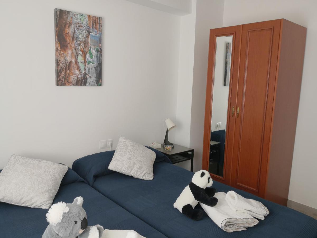 Confortable Y Luminoso Piso 5 Camas مالقة المظهر الخارجي الصورة